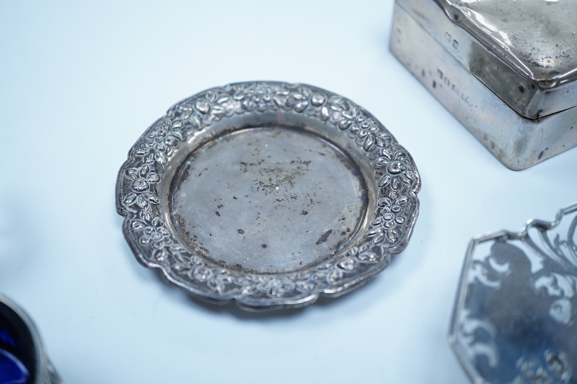 A small group of silver to include an Elizabeth II pierced shallow dish by Viners Ltd, Sheffield, 1957, diameter 12.4cm, a 1930's silver mounted cigarette box, a George III silver fiddle pattern sauce ladle and five silv